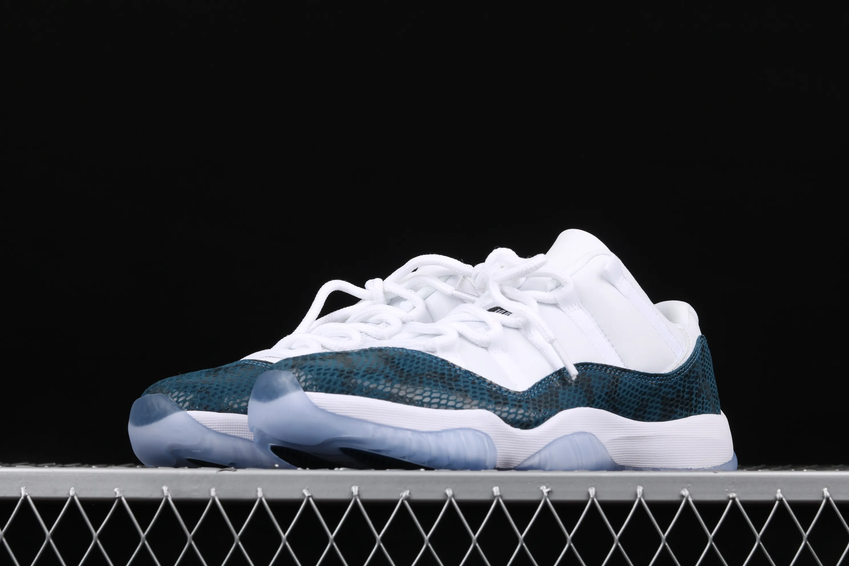 All categories Air Jordan Jordan series basketball shoes Air Jordan 11 pure original version Air Jordan 11 Low SE "Snakeskin" "Blue snake pattern" CD6846-102